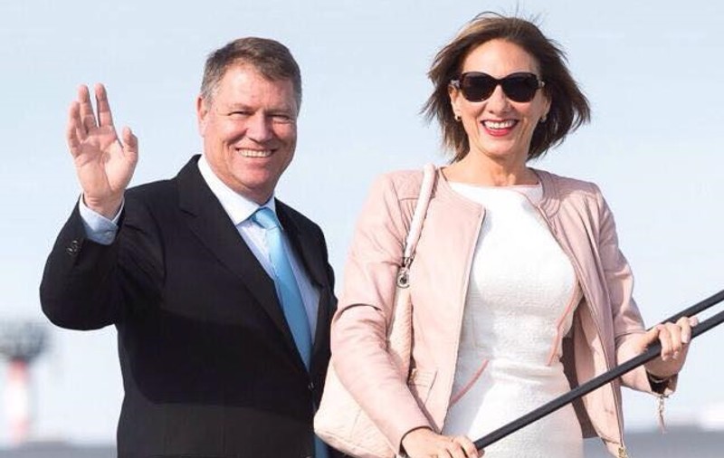 Ținuta purtată de Carmen Iohannis în prima zi de școală. Soția președintelui României a avut o apariție impecabilă