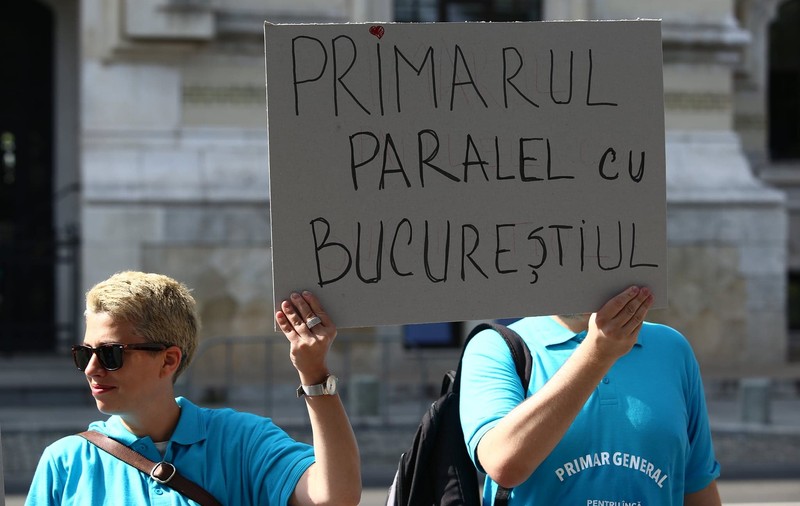 Protest la Primăria București. Manifestanții: „Încă doi ani de beznă și vorbe goale”