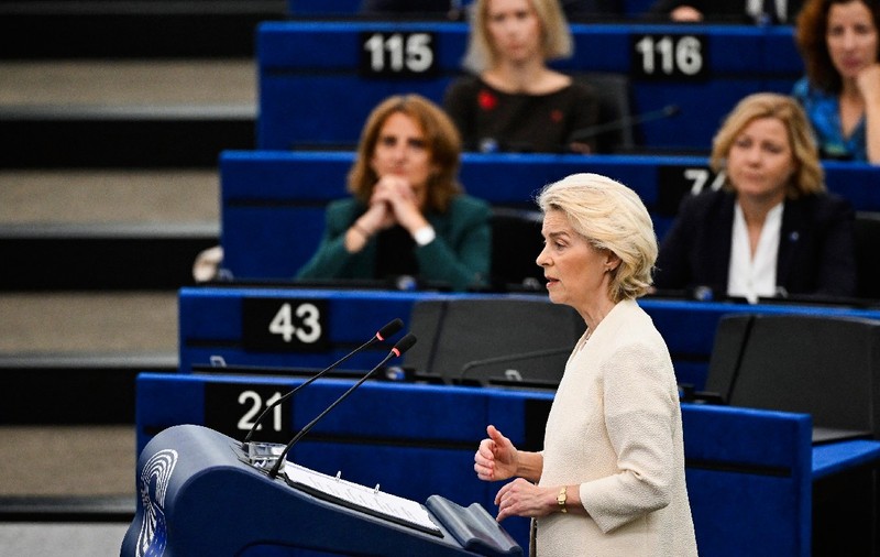Președinta Comisiei Europene, Ursula von der Leyen, ține un discurs în cadrul alocuțiunii sale anuale privind Starea Uniunii, în cadrul unei sesiuni plenare a Parlamentului European la Strasbourg, în estul Franței, pe 16 septembrie 2026. 