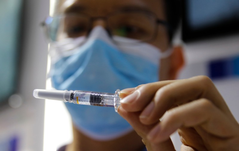 Un vaccin împotriva noului coronavirus ar putea fi distribuit în SUA înainte de Anul Nou