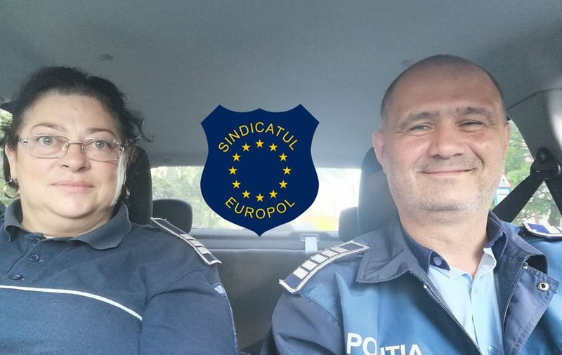O femeie care se pregătea să se arunce de la etajul 4 a fost salvată de doi polițiști