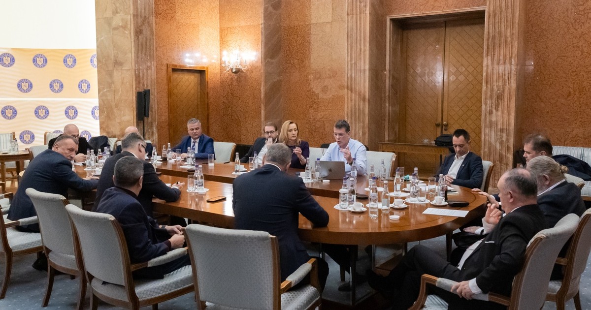 Marcel Ciolacu (PSD), Ilie Bolojan (PNL), Elena Lasconi (USR) și Kelemen Hunor (UDMR), la prima negociere pentru viitorul Guvern