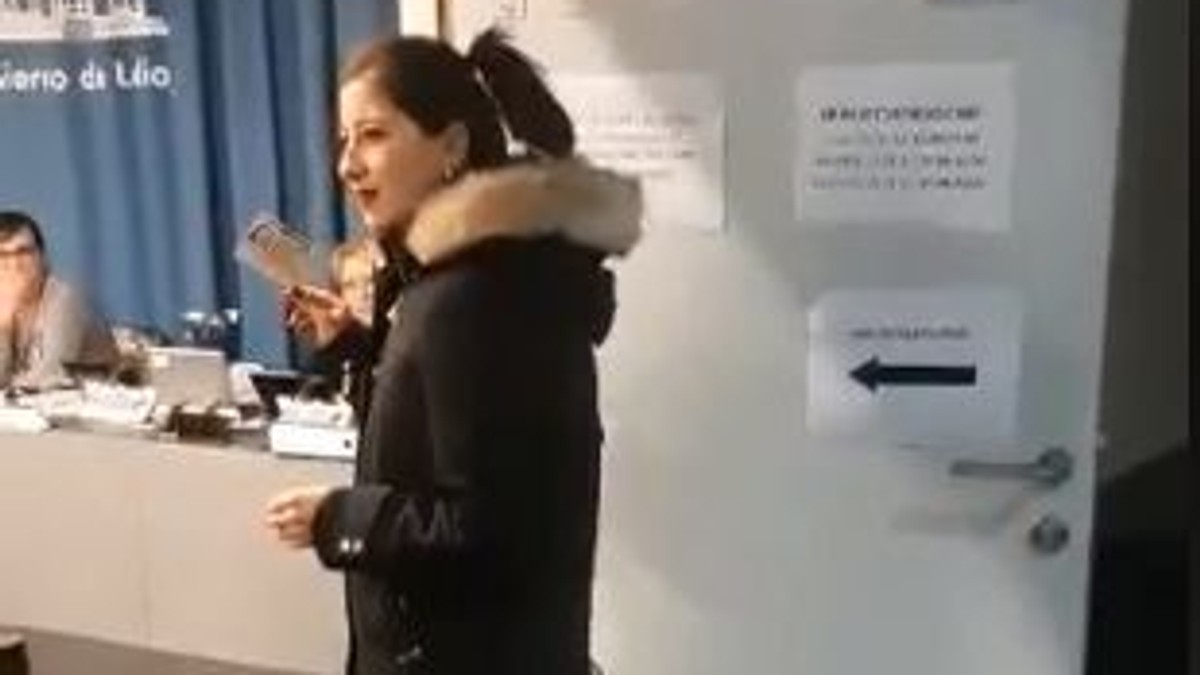 Ce a făcut o româncă la o secție de votare din Spania. Gestul ei a impresionat până la lacrimi