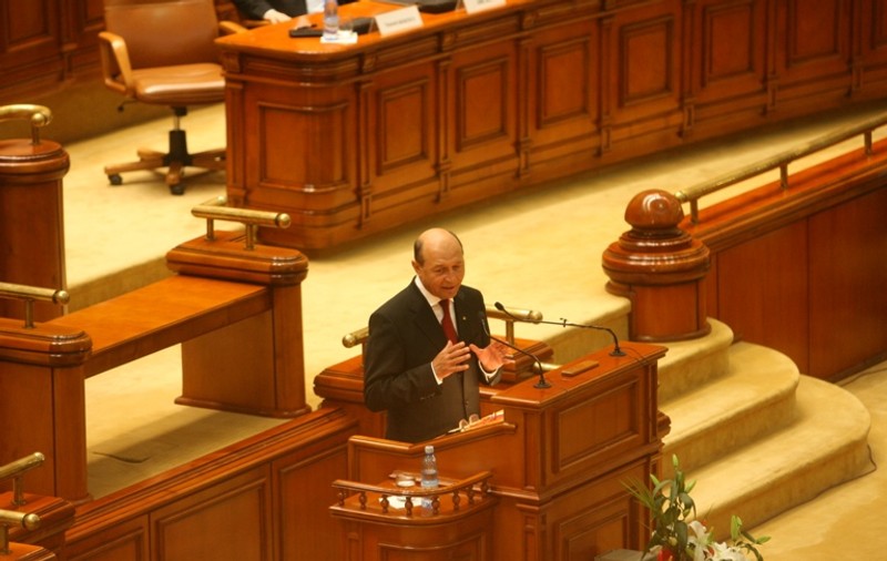 Preşedintele Traian Băsescu vrea ca salariile bugetarilor să fie reîntregite până la 1 iunie