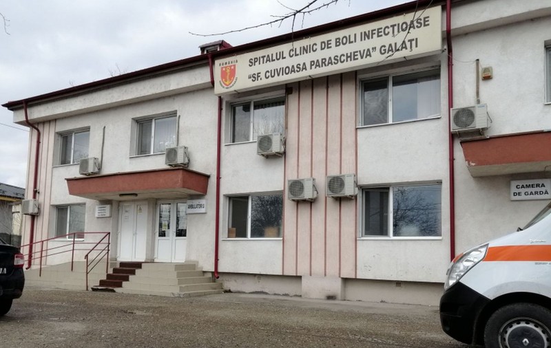 Cadrele medicale de la Infecțioase Galați, la capătul răbdării: “Ne schimbăm în curte, fie ploaie, fie vânt, tunelurile de decontaminare nu funcționează”