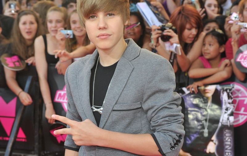 Justin Bieber: "Mama este o persoană morală, nu ar poza topless"