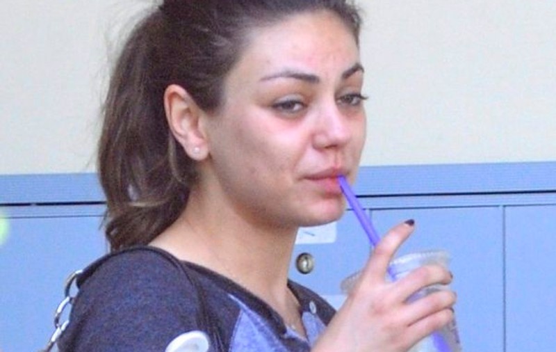 Mila Kunis, de nerecunoscut! Uite ce urâtă e nemachiată! | FOTO