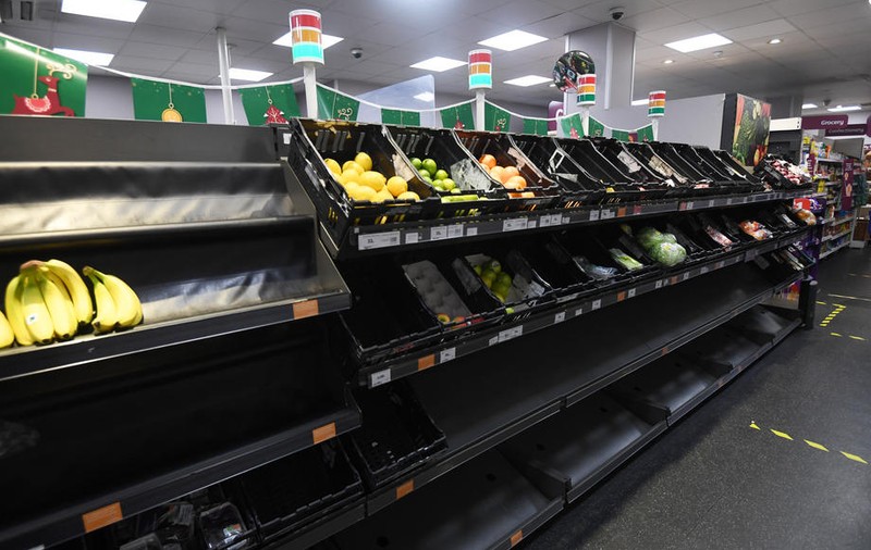 Britanicii golesc rapid magazinele de alimente, după închiderea frontierei cu Franța
