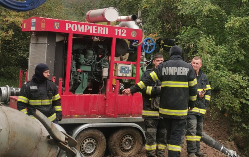 „Există pericolul ca barajul Tăul Mare să cedeze”. Ordin de evacuare la Roșia Montană, unde s-a spart barajul