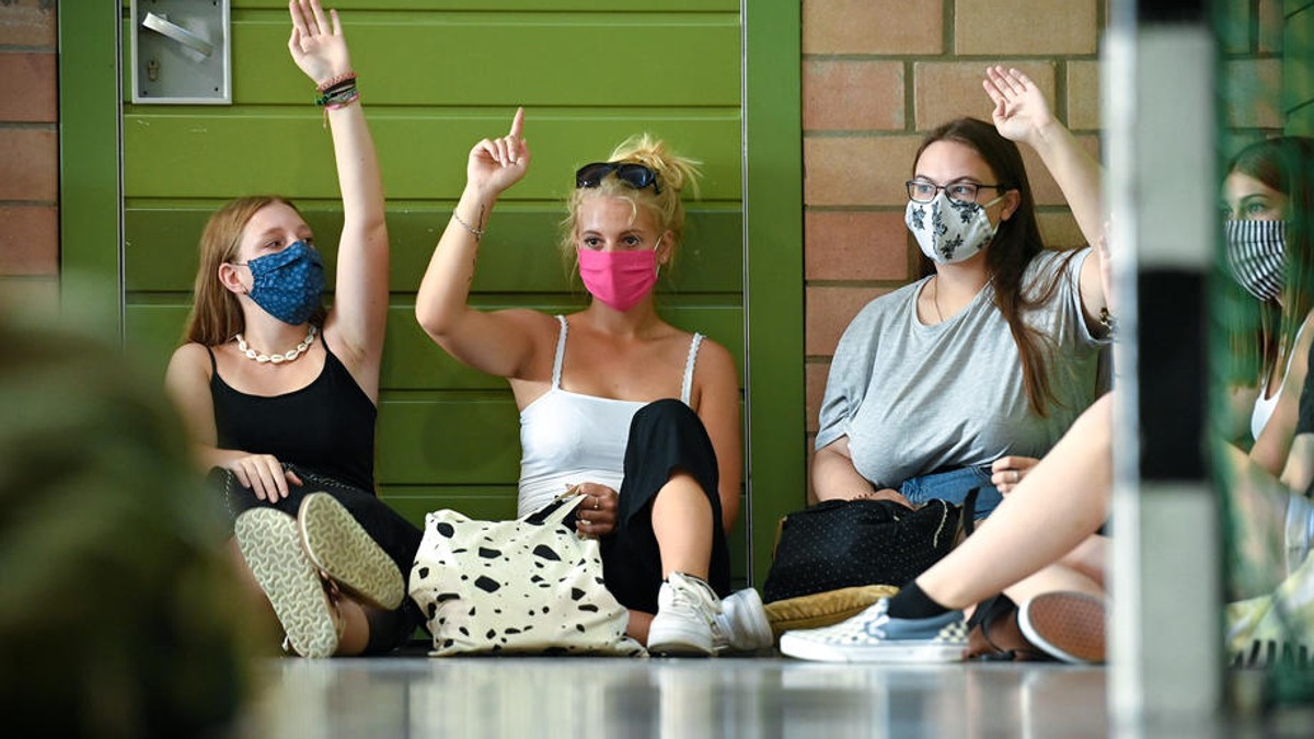 Aproximativ 2,5 milioane de elevi  din North Rhine-Westphalia au reînceput școala pe 12 august (foto EPA)