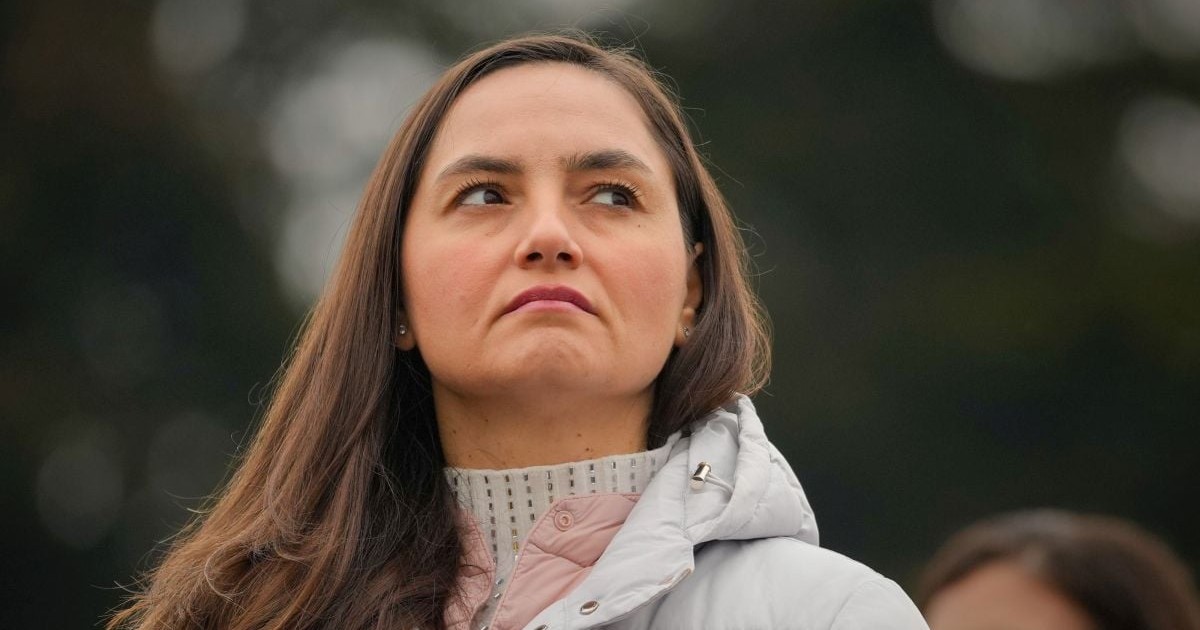 Anamaria Gavrila, presedinta a Partidului Oamenilor Tineri (POT), participa la un protest organizat de Alianta pentru Unirea Romanilor (AUR), in Bucuresti, sambata, 1 martie 2025.