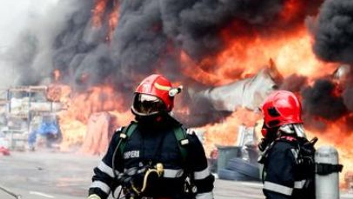 Incendiu la un depozit de nitroglicerină solidă din Dâmbovița