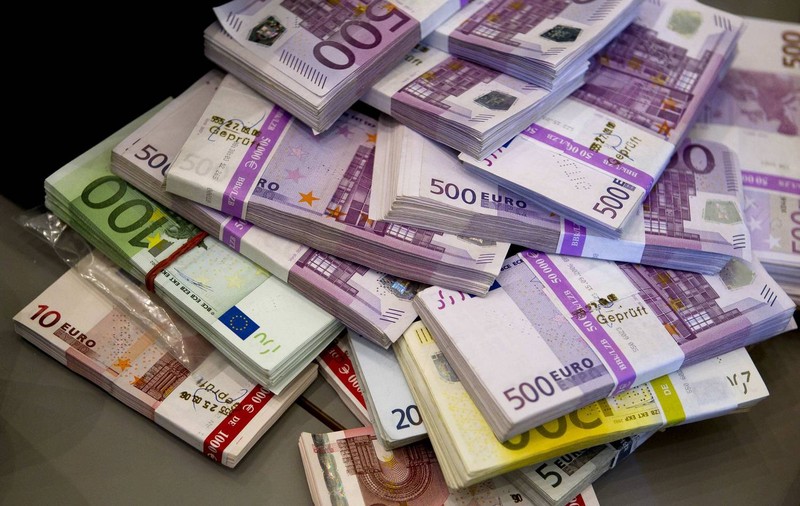 Au «spălat» în trei ani 100.000.000 €!