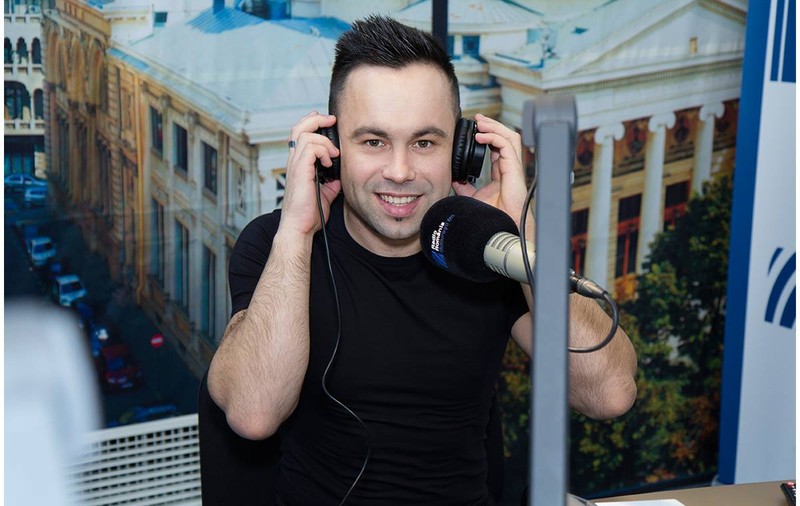 PREMIERĂ LIBERTATEA.RO | EL Radu lansează “Lunatica mea” şi în România