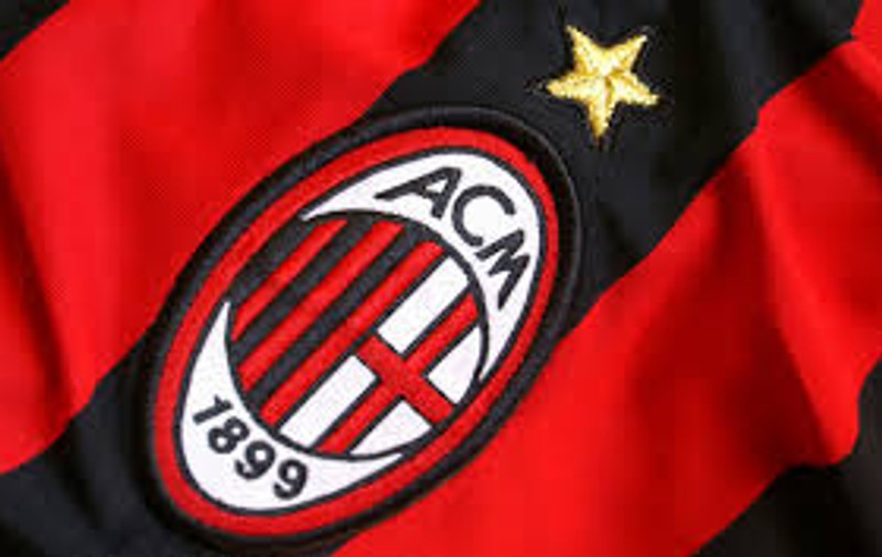 Un internaţional român dă LOVITURA CARIEREI! E pe lista celor de la AC Milan!