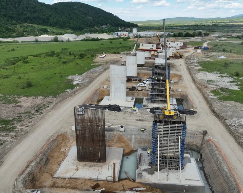 Radiografia șantierului de pe Autostrada Sibiu - Făgăraș A13, finanțată cu 6.390.000.000 de lei: Cât s-a lucrat pe cele patru loturi