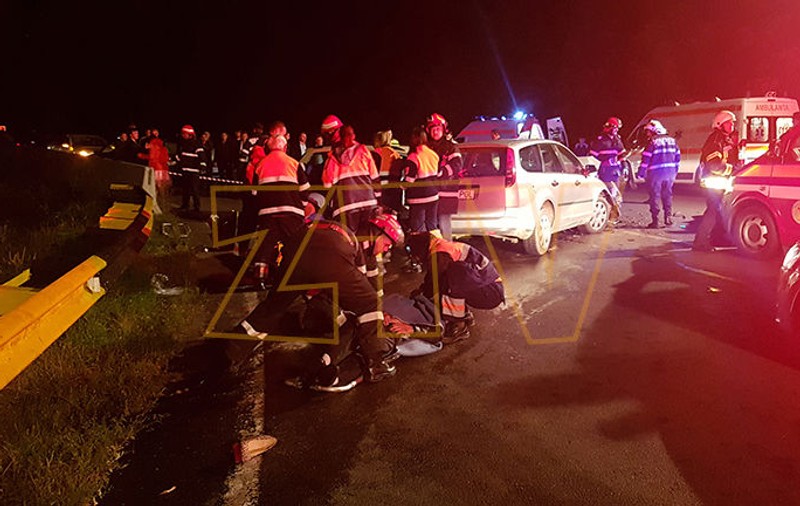 Cod roșu de intervenție în Sălaj, după ce un taxi plin cu nuntași s-a ciocnit frontal cu o altă maşină. O femeie a rămas încarcerată