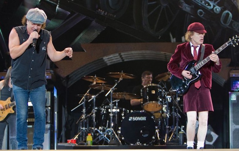 AC/DC nu mai vine în România