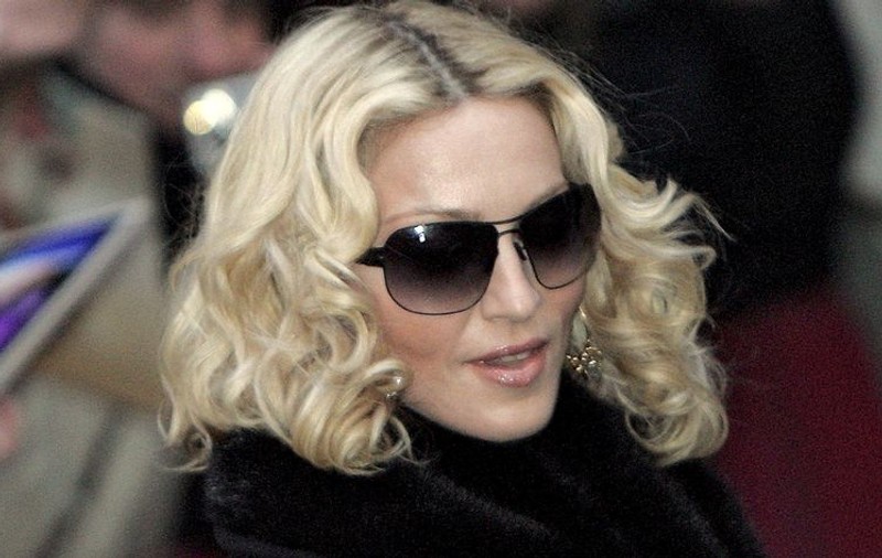 Scena instalată pentru Madonna mai face o victimă