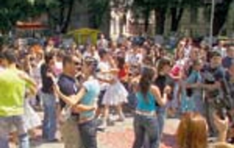 Peste 300 de oameni la preselectia 'Danseaza cu mine' de la Galati