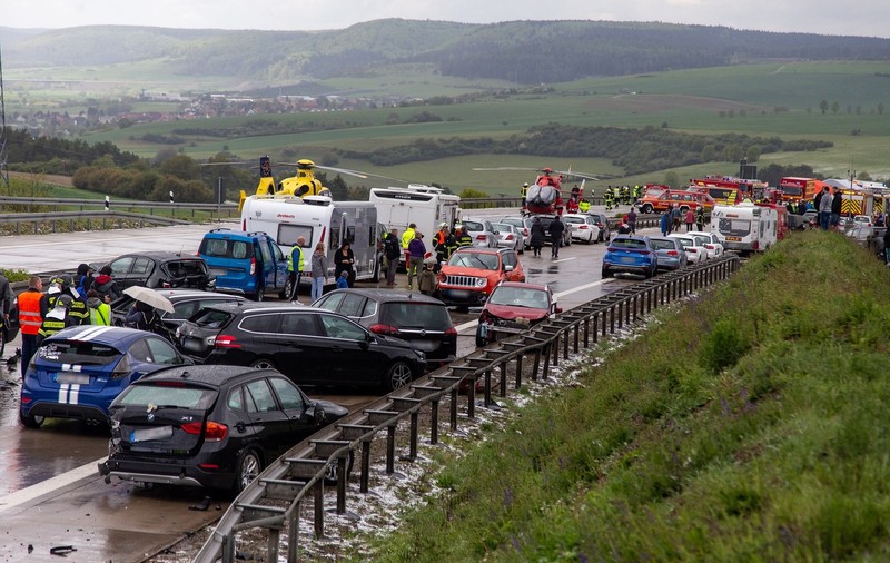 Peste 50 de mașini implicate într-un accident pe o autostradă din Germania