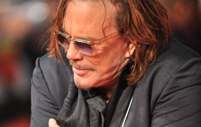 Mickey Rourke şi-a rupt o mână în timpul unei lupte