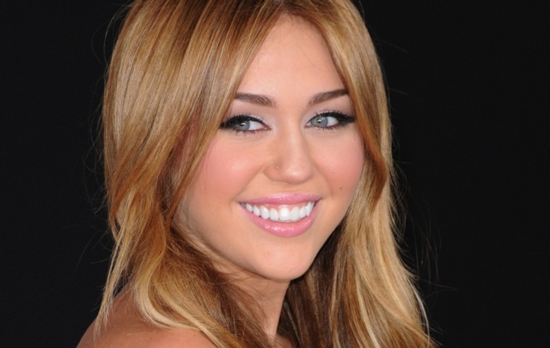 Miley Cyrus şi-a serbat ziua de naştere alături de noul iubit
