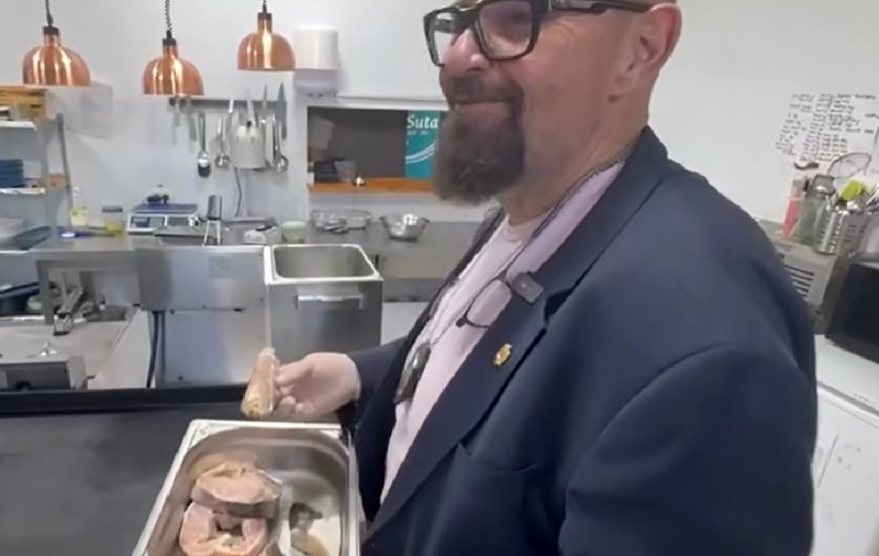 Ce-a găsit Piedone în restaurantele de pe Litoral: „Calcanul, de atâta supărare, s-a înverzit” | VIDEO
