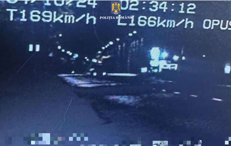 Șofer prins conducând cu 169 km/h, băut și fără permis, pe DN 72. A abandonat mașina și a fugit
