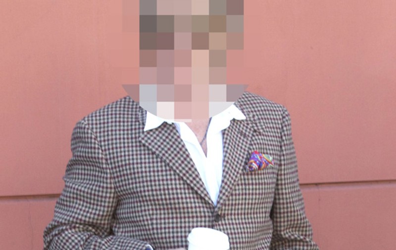 Un mare cântăreţ a agăţat o superbă blondă, dar în pat a descoperit că e bărbat!