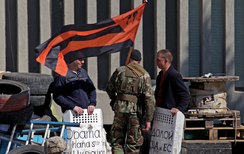 UCRAINA, în PRAG DE RĂZBOI! TANCURILE KIEVULUI au intrat în Slaviansk, ocupat DE PRORUŞI!5 PERSOANE AU MURIT