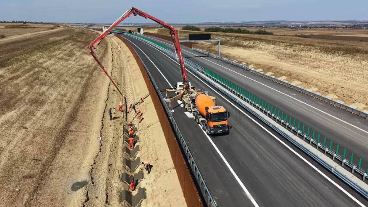 Record pe Autostrada Moldovei  5500 de oameni și peste 500 de utilaje lucrează pentru încă 50 km din Autostrada A7