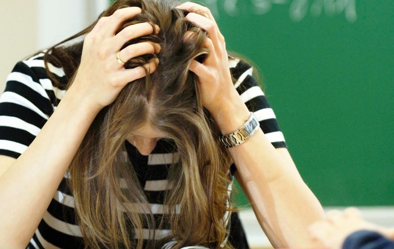 Peste 20 de elevi s-au sinucis într-o săptămână după ce o eroare informatică a făcut ca aceștia să pice examenele