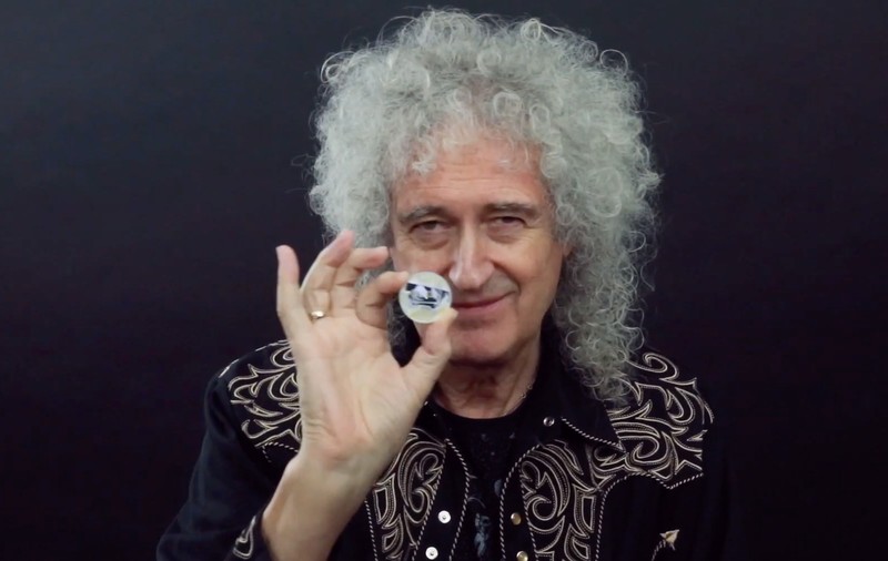 Brian May, fostul chitarist al trupei Queen, spitalizat după un accident în grădină