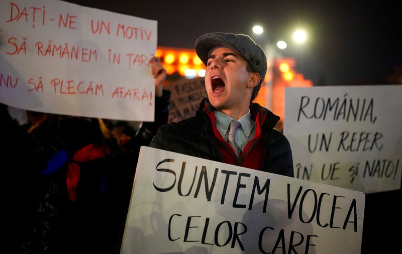 Când disprețul dă în ignoranță, iar ignoranța în prostie, e finalul. De unde vine furia populară?