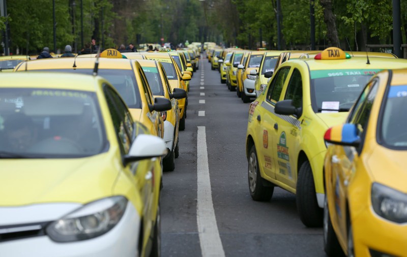 Ce le pregătește primăria firmelor de taxi din București. Se lasă cu amenzi