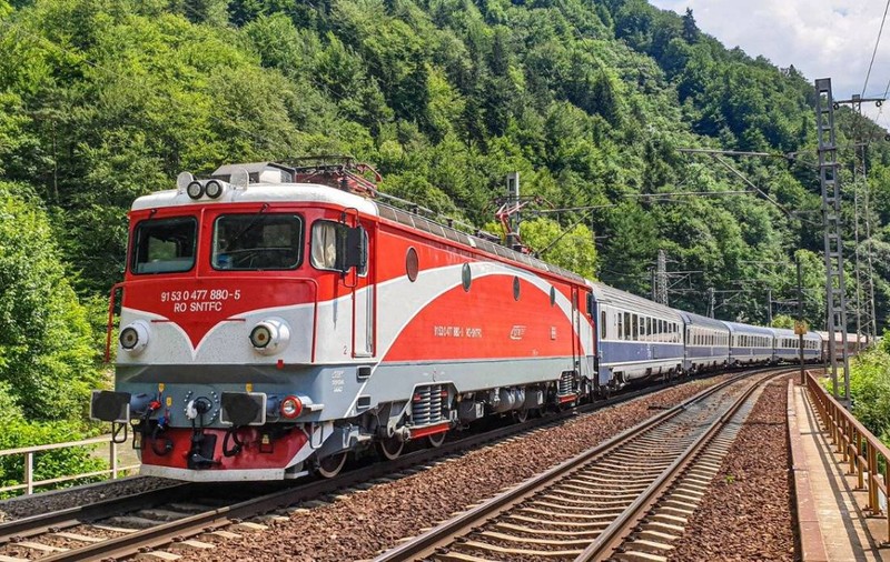 Ilie Bolojan, pregătit să pună tunurile pe CFR Călători și Metrorex: „80% din cifra de afaceri este asigurată prin subvenții”