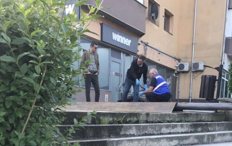 Un bărbat a murit după ce și-a dat foc în apropierea unui liceu din Râmnicu Vâlcea