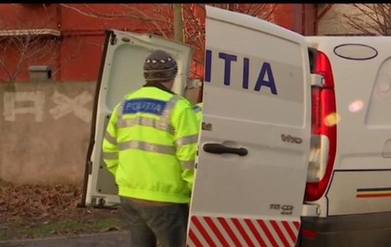 O remorcă s-a răsturnat peste oameni, în Maramureș. O femeie a murit și trei copii au fost răniți