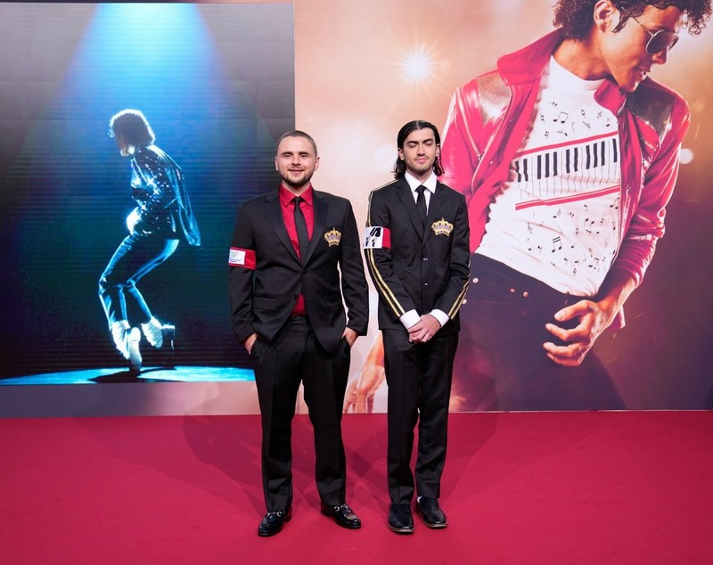 Imagini rare cu băieții lui Michael Jackson. Prince și Bigi, prezenți la premiera filmului biografic despre tatăl lor