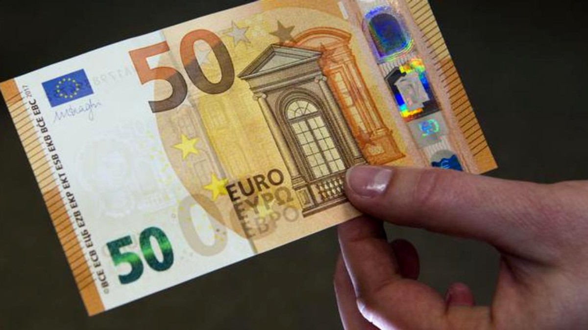 Euro a trecut oficial de 4,7 lei la cursul BNR. Bancnotă de 50 de euro