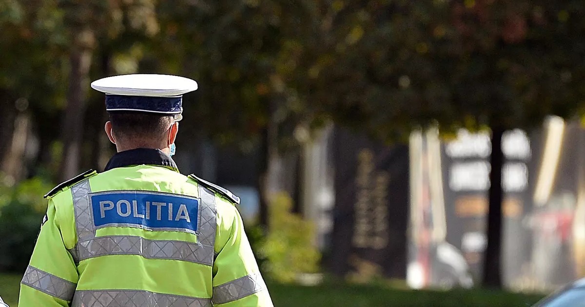 Un polițist din Alba a fost plasat în arest la domiciliu Citeşte întreaga ştire: Un polițist din Alba a fost plasat în arest la domiciliu după ce ar fi luat mită și ar fi introdus telefoane mobile într-un centru de reținere