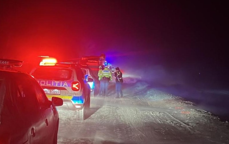 Un microbuz cu 9 persoane s-a răsturnat în Vrancea. A fost activat planul roşu de intervenţie