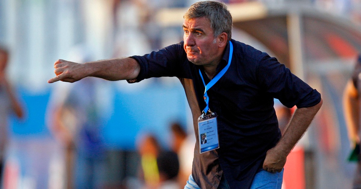 Gică Hagi se agită mult pe marginea terenului la meciurile Viitorului