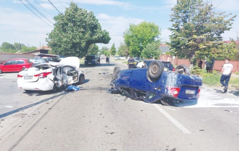 Un copil a murit și alte trei persoane au fost rănite într-un accident pe DN 65, între Balș și Slatina. Traficul rutier a fost oprit | VIDEO