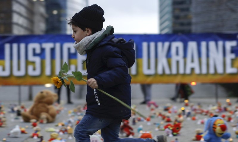 Protest organizat la Bruxelles pentru a atrage atenția asupra situației copiilor transferați în Rusia și în teritoriile ucrainene ocupate de Rusia. FOTO: EPA