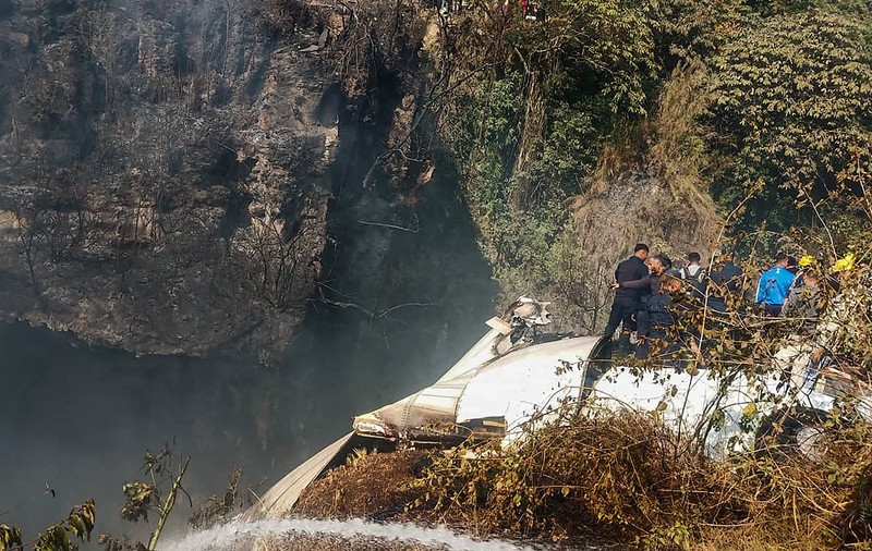 Moarte la indigo, la 16 ani distanţă. Copilotul avionului prăbușit în Nepal și-a pierdut viața în același mod ca soțul ei