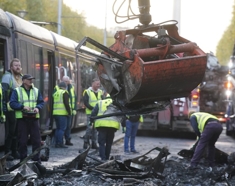 Dublin s-a confruntat cu o noapte de violențe la un nivel „nemaivăzut de zeci de ani”. Zeci de persoane, arestate. De la ce a pornit totul