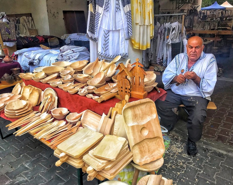 Sărbătoare la șosea. Meseriași și negustori ai Bucureștiului de altădată sunt prezenți până duminică la Muzeul Țăranului Român﻿