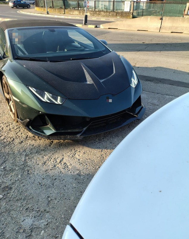 Andrew Tate circula cu aproape 200 km/h oră într-o zonă cu limită de viteză 50 km/h. A rămas fără permis